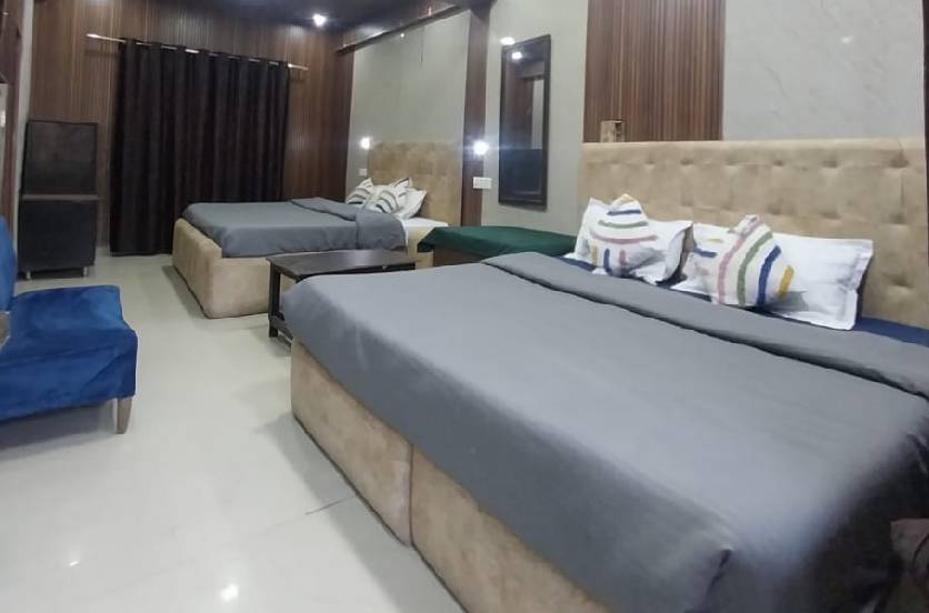 Deluxe Family Room